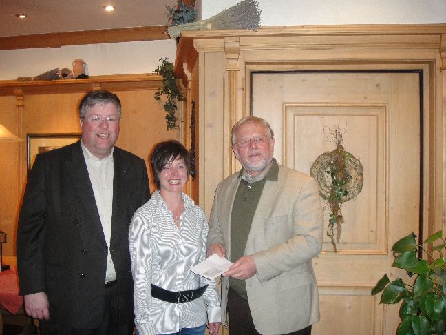 spendenbergabe_2011.jpg
